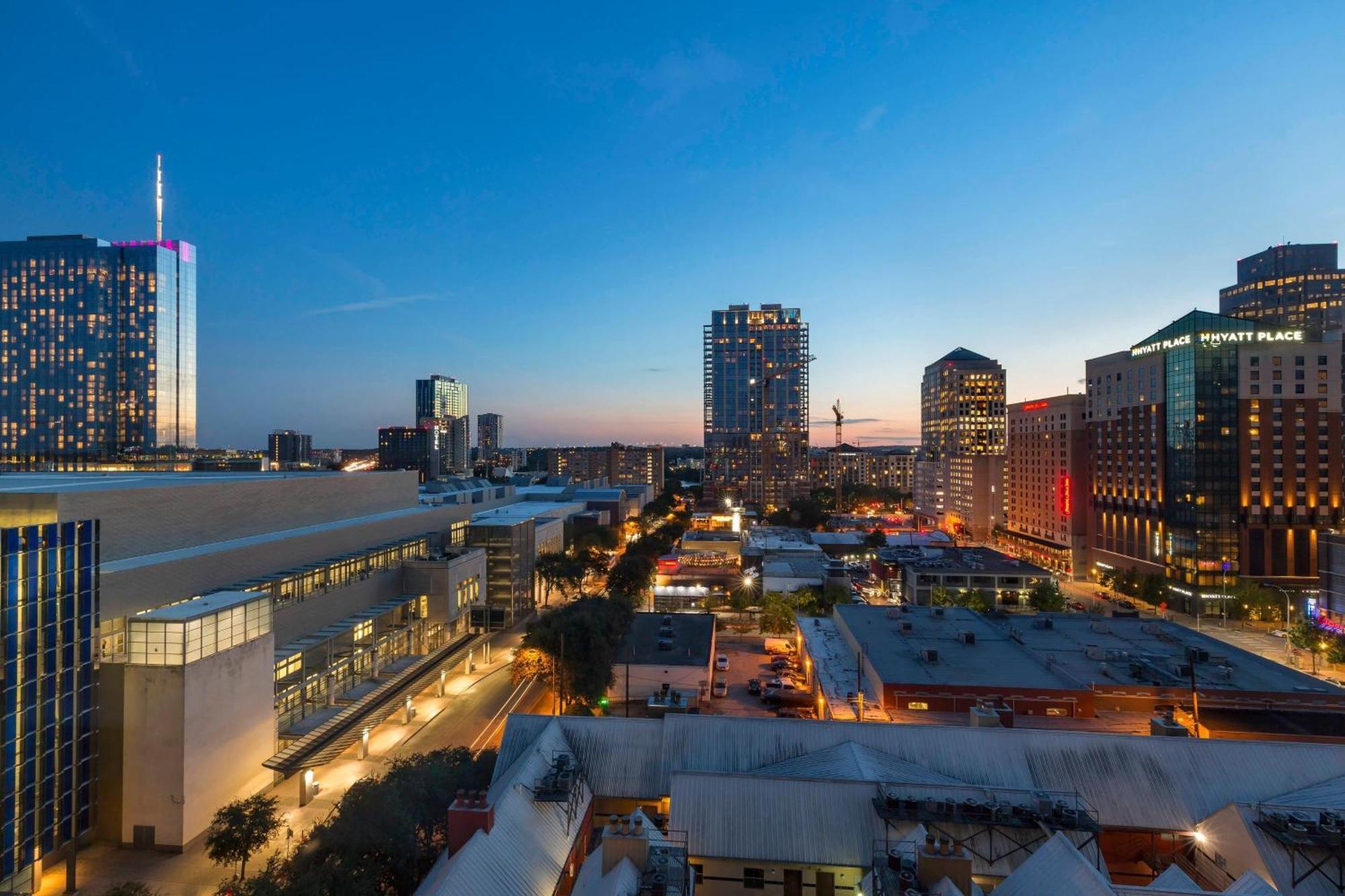 Готель Courtyard Austin Downtown/Convention Center Екстер'єр фото